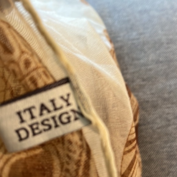Italy Design 100 % polyester super lightweight and flows.  Has a skull design. - Picture 5 of 6